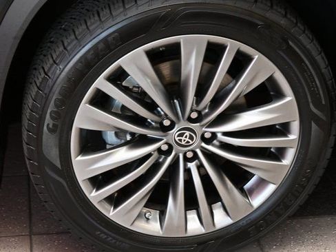 Certified 2021 Toyota Highlander Platinum image 21