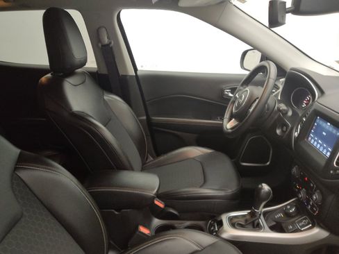 Used 2019 Jeep Compass Latitude w/ Popular Equipment Group AWD/4WD image 21