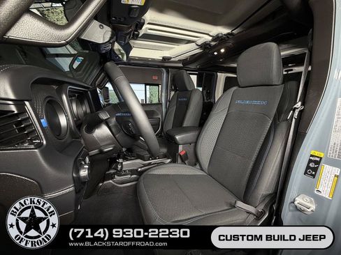Used 2025 Jeep Wrangler Unlimited Rubicon 4xe w/ Convenience Group AWD/4WD image 16