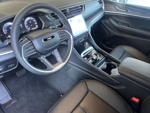 New 2025 Jeep Grand Cherokee Limited w/ Luxury Tech Group II image 8