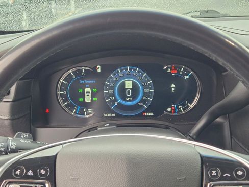 Used 2019 Cadillac Escalade Premium Luxury image 33