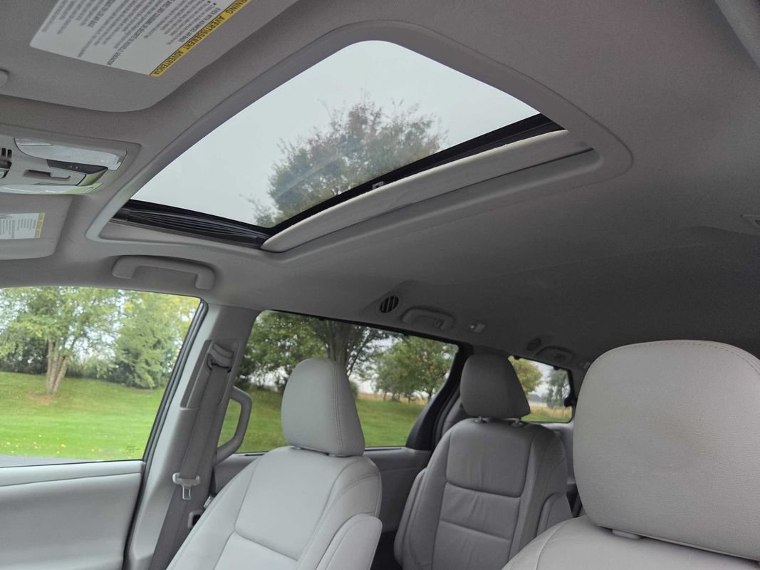 Used 2016 Toyota Sienna XLE w/ XLE Navigation Package AWD/4WD image 30