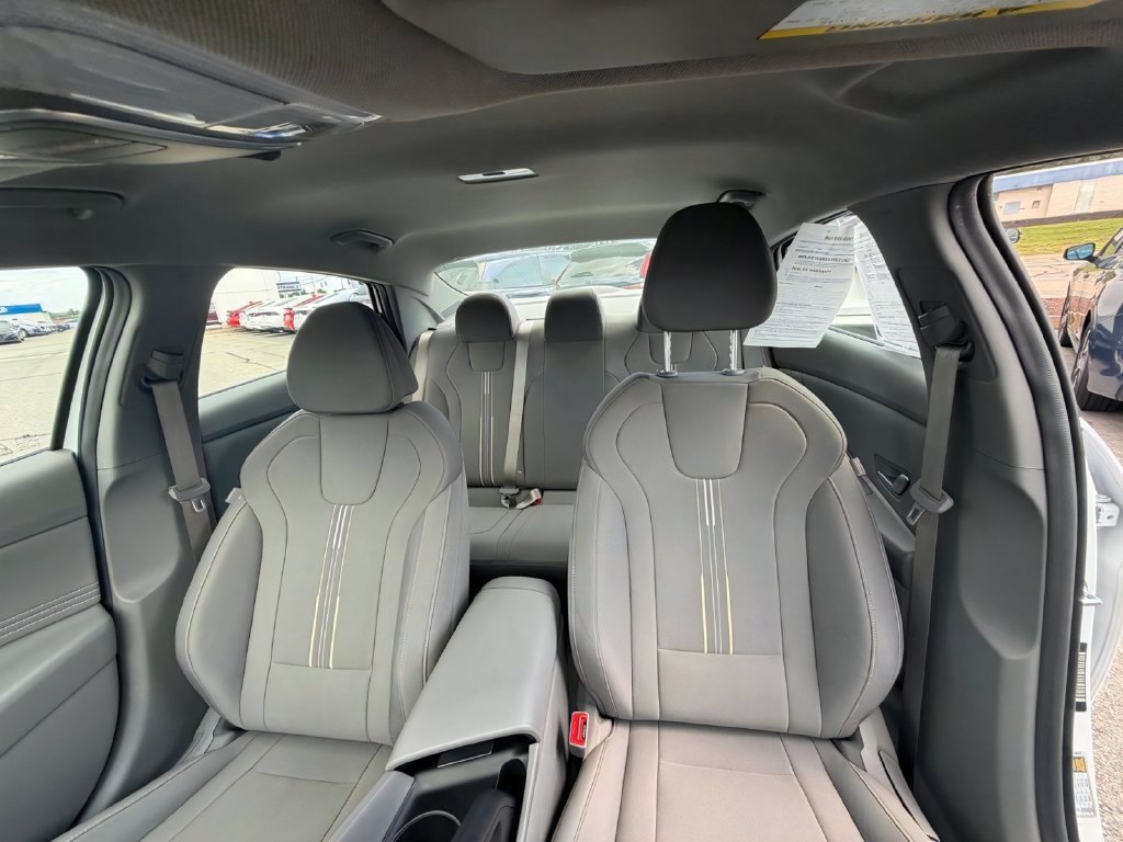 Used 2025 Hyundai Elantra Sport FWD image 25