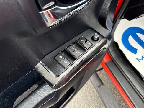 Used 2018 Toyota Tacoma TRD Off-Road image 13