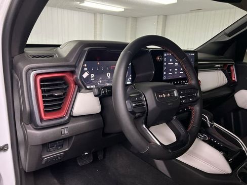 Used 2024 GMC Canyon AT4X w/ AT4X AEV Edition image 10