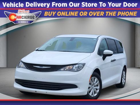 Used 2020 Chrysler Voyager L FWD image 1