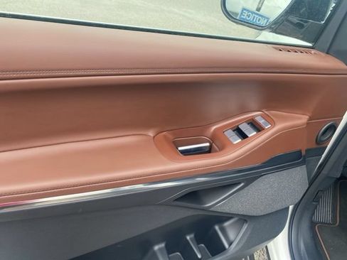 New 2025 Lincoln Navigator Reserve AWD/4WD image 18