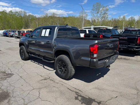 Used 2019 Toyota Tacoma TRD Off-Road w/ Four Season Floor Mat Package AWD/4WD image 2