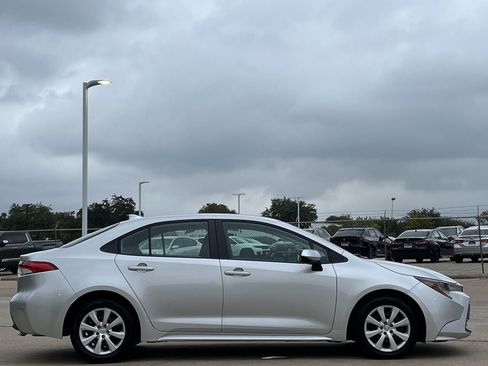 Used 2025 Toyota Corolla LE FWD image 3