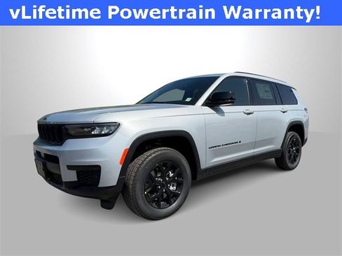 New 2025 Jeep Grand Cherokee L Altitude image 4