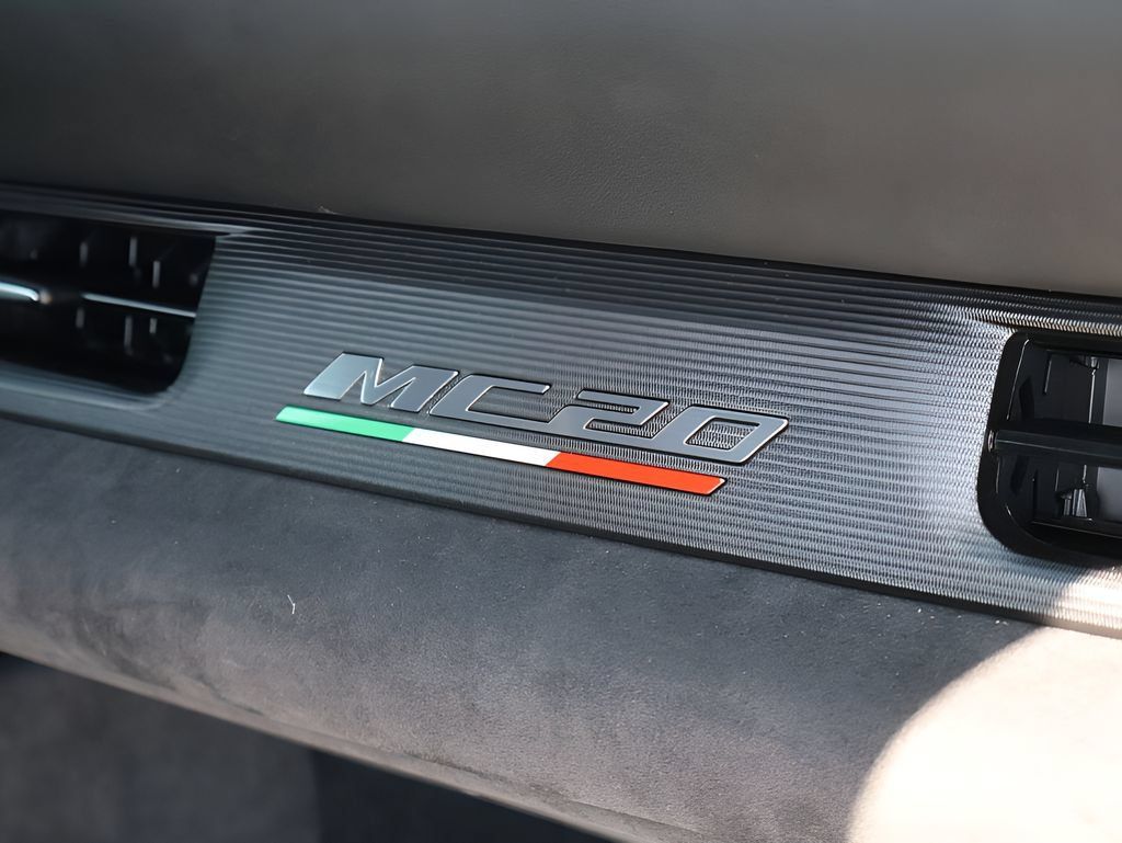Used 2023 Maserati MC20 Coupe RWD image 11