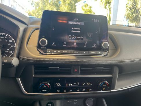 Used 2025 Nissan Rogue SV image 18