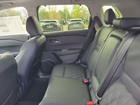 New 2026 Nissan Rogue Platinum image 14