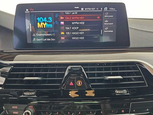 Used 2020 BMW M550i xDrive M550i xDrive image 25