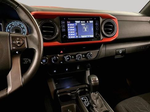 Used 2017 Toyota Tacoma TRD Sport w/ Tow Package (A/T) AWD/4WD image 6