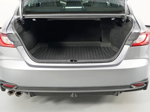 Used 2025 Toyota Camry SE w/ Convenience Package image 9