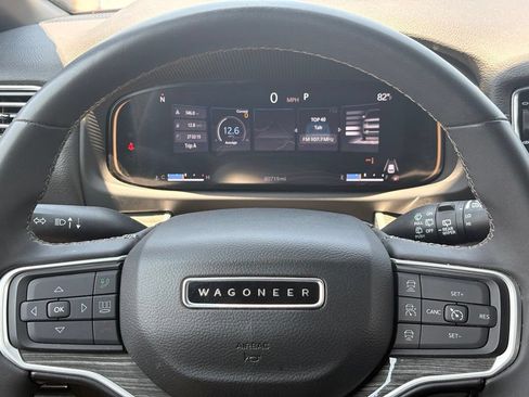 Used 2022 Jeep Wagoneer Series III w/ Premium Group I AWD/4WD image 15