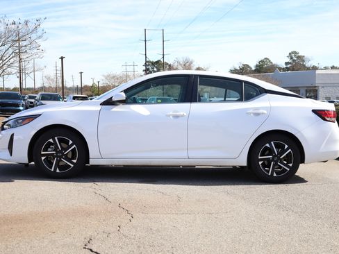Used 2024 Nissan Sentra SV image 2