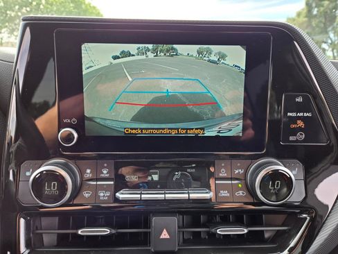 Used 2025 Toyota Highlander XSE AWD/4WD image 17