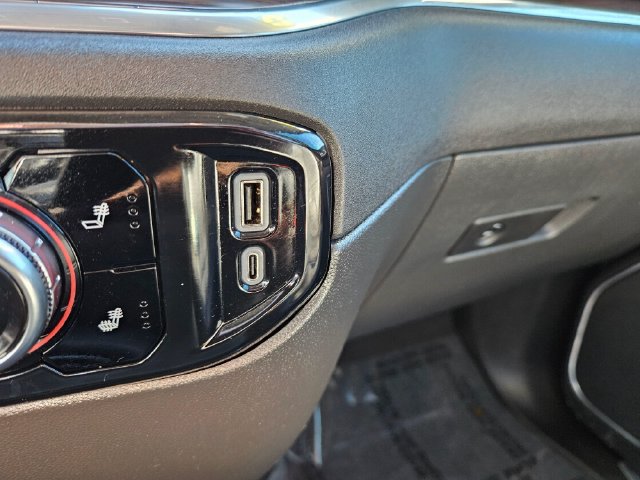 Used 2025 GMC Sierra 1500 SLT AWD/4WD image 34