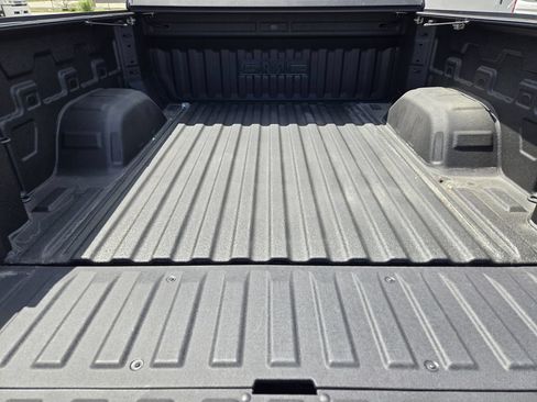 Used 2026 GMC Sierra 1500 SLT AWD/4WD image 33