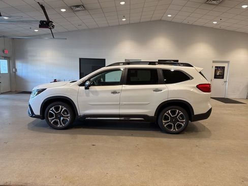 Used 2023 Subaru Ascent Touring AWD/4WD image 4