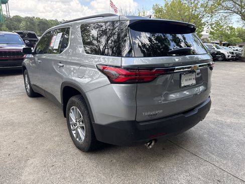 Used 2023 Chevrolet Traverse LT FWD image 5