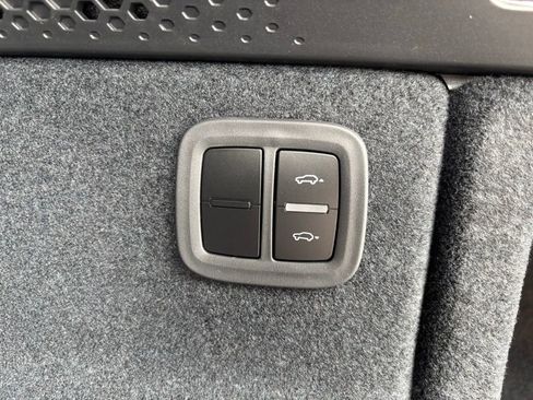 New 2026 Porsche Macan 4 Electric AWD/4WD image 12