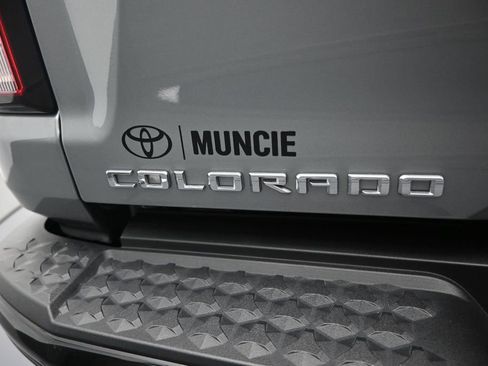 Used 2024 Chevrolet Colorado ZR2 w/ Technology Package AWD/4WD image 39