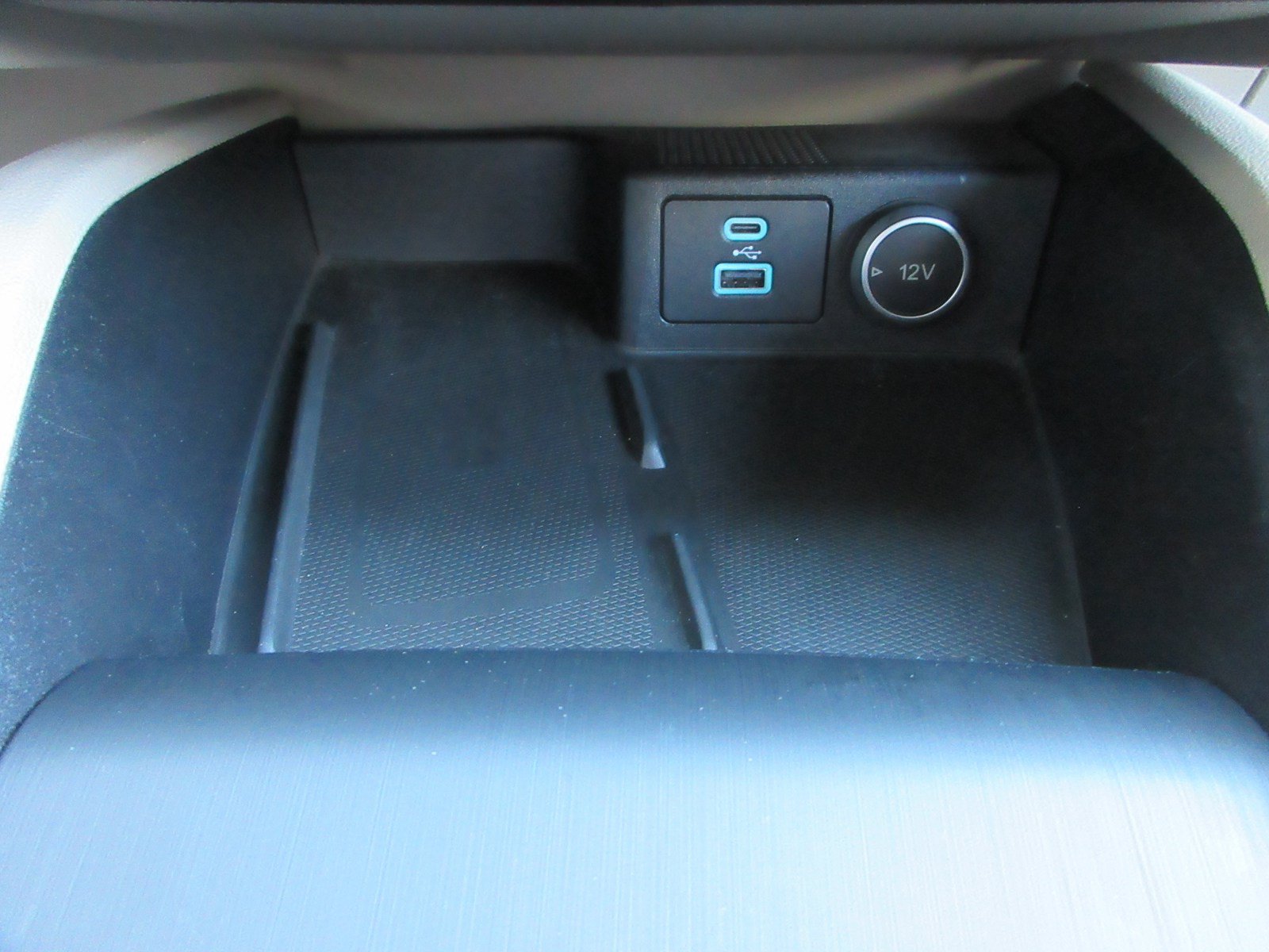 Used 2020 Ford Escape Titanium FWD image 46