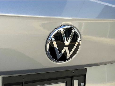 Used 2024 Volkswagen Taos SE image 9
