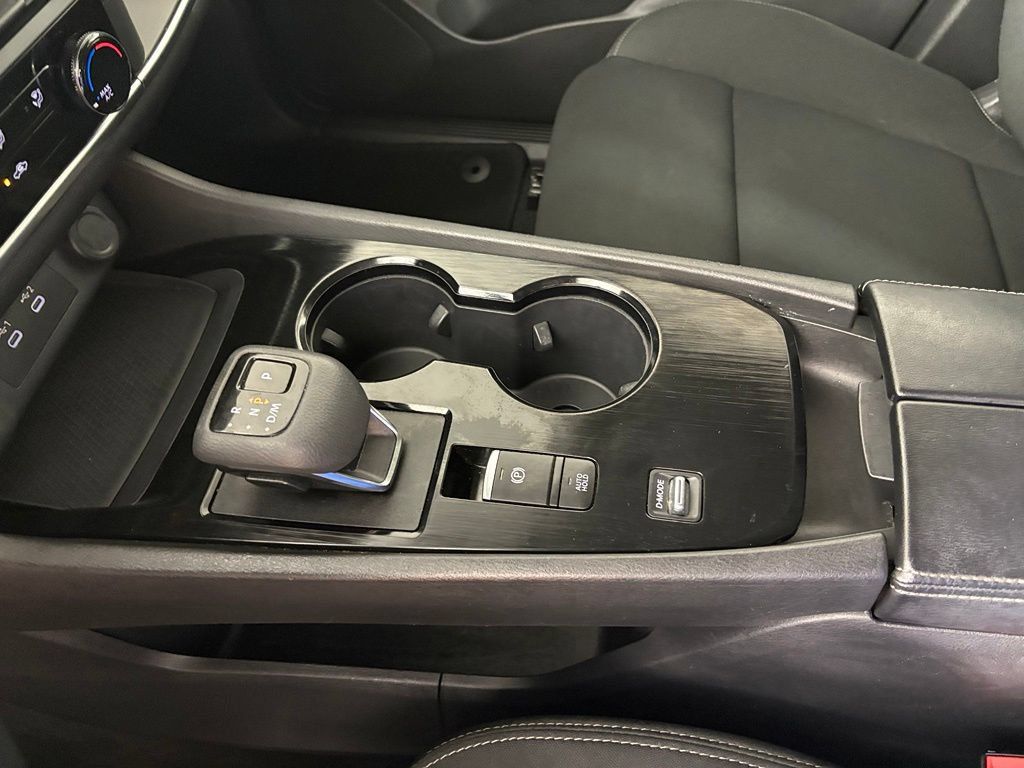 Used 2024 Nissan Rogue S FWD image 29