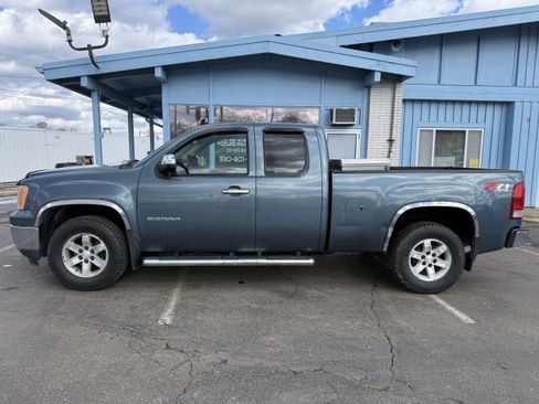 Used 2010 GMC Sierra 1500 SLE image 2