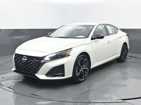 Used 2025 Nissan Altima 2.5 SR AWD/4WD image 22