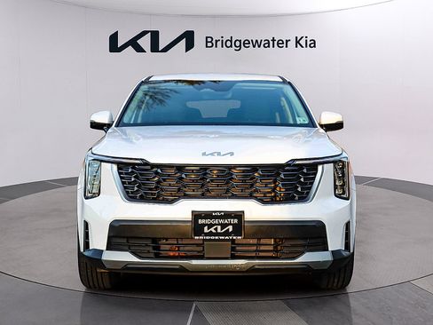 Certified 2024 Kia Sorento LX FWD image 3