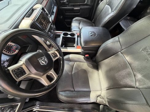 Used 2014 RAM 1500 Laramie w/ Convenience Group RWD image 10