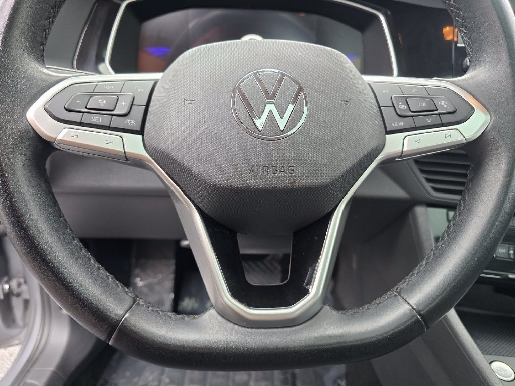 Used 2024 Volkswagen Jetta SE FWD image 32