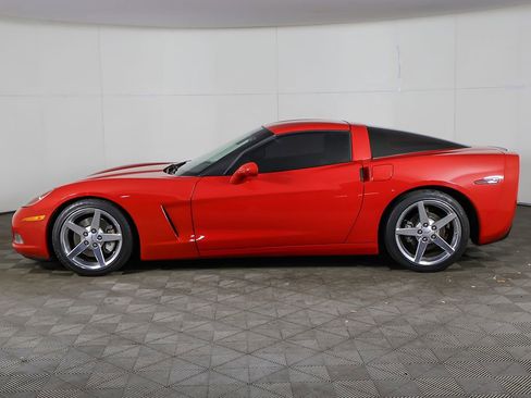 Used 2006 Chevrolet Corvette Coupe w/ Preferred Equipment Group RWD image 12