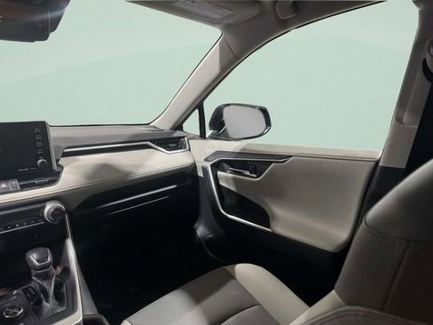 Used 2019 Toyota RAV4 Limited image 13