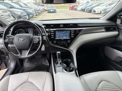 Used 2020 Toyota Camry SE image 16