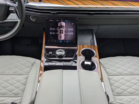 Certified 2025 Cadillac Escalade Premium Luxury Platinum w/ LPO, Radiant Package RWD image 21