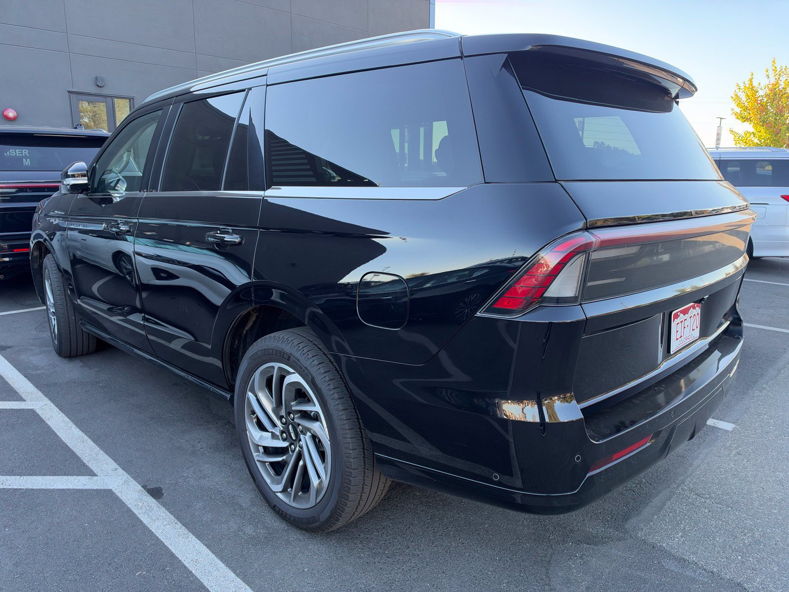 Used 2025 Lincoln Navigator Reserve AWD/4WD image 3