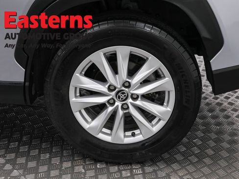 Used 2024 Toyota Corolla Cross LE FWD image 33