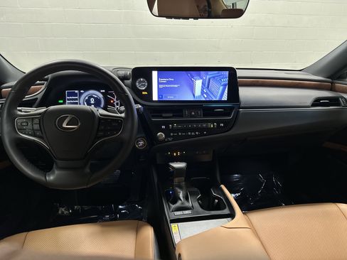 Used 2023 Lexus ES 300h w/ Premium Package image 29