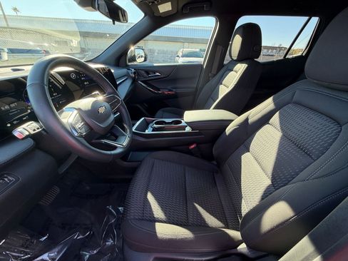 Used 2025 Chevrolet Equinox LT image 24