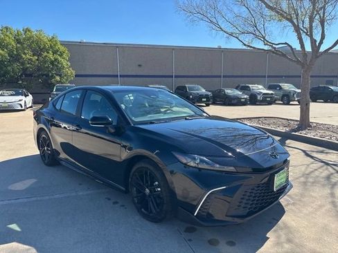 Used 2026 Toyota Camry SE w/ Convenience Package FWD image 3