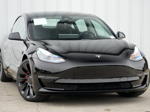 Used 2022 Tesla Model 3 Performance image 4