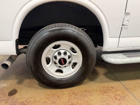 Used 2024 GMC Savana 2500 w/ Driver Convenience Package image 94