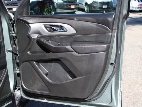 Used 2022 Chevrolet Traverse LT image 44