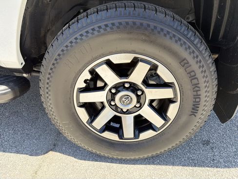 Used 2021 Toyota 4Runner TRD Off-Road Premium w/ Moonroof Package AWD/4WD image 20